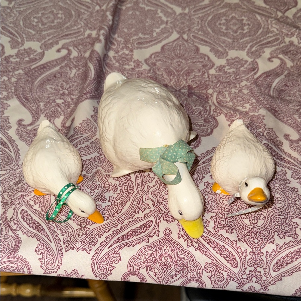 Source Unknown White Ceramic Ducks with Green and Blue Bows